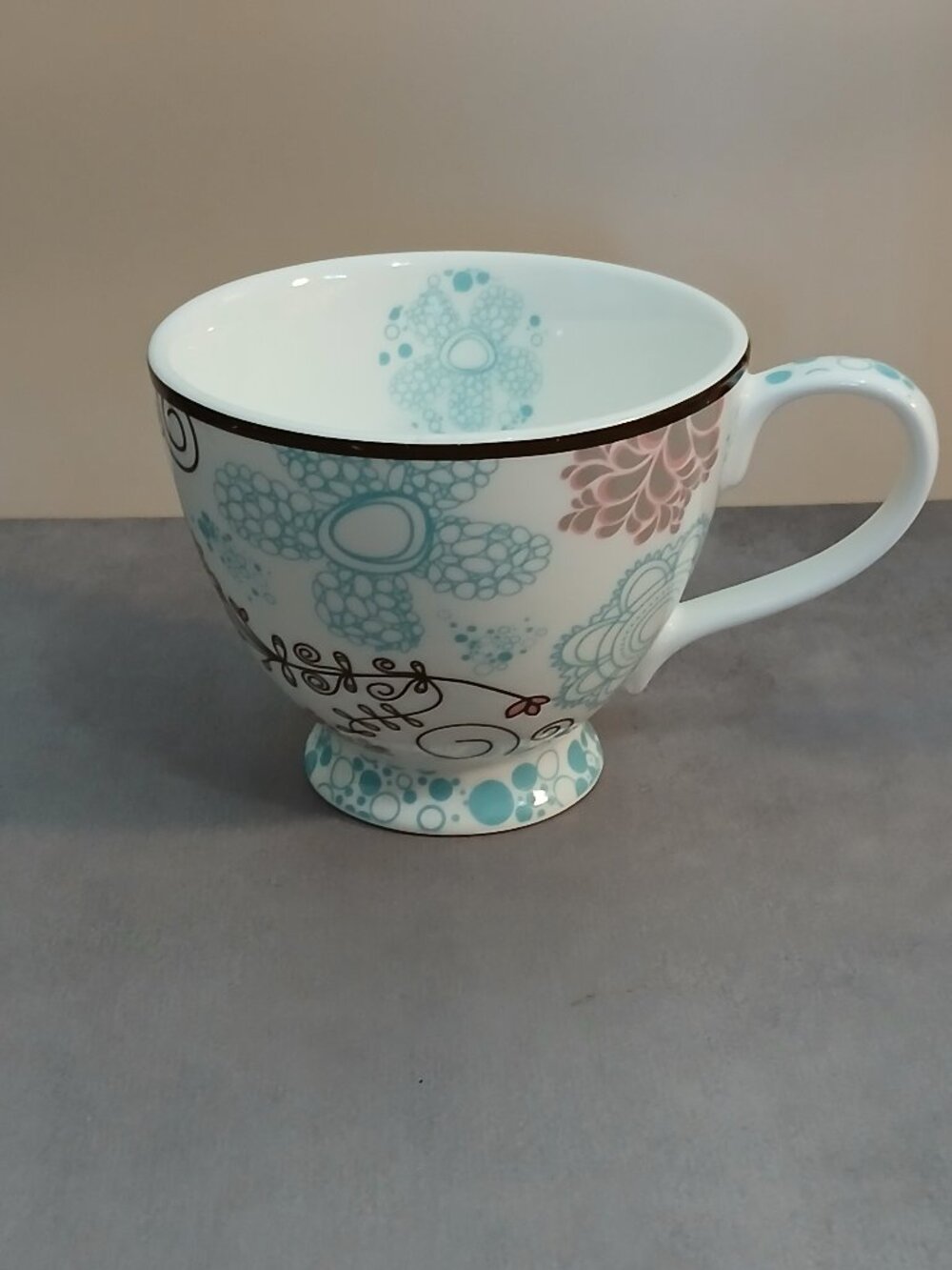 2011 Mary Kay Pedestal Belly Mug with Blue & Pink Whimsical Floral Pattern